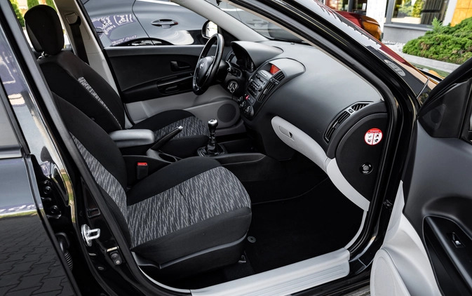 Kia Ceed cena 17900 przebieg: 162000, rok produkcji 2008 z Radom małe 529